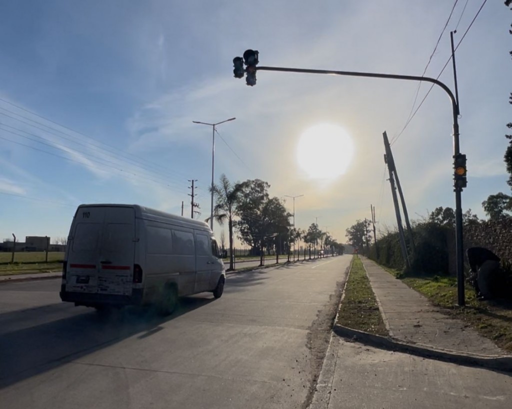 El Municipio avanza con la instalación de nuevos semáforos en puntos críticos del distrito