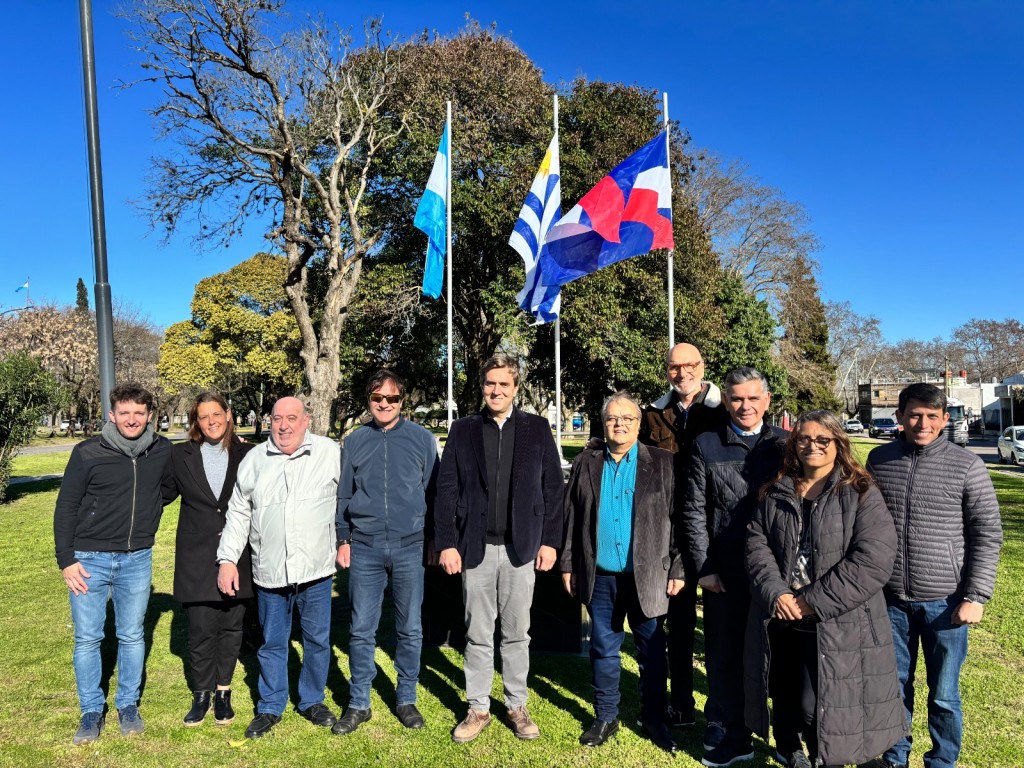 Luján conmemoró el Bicentenario de la Independencia de Uruguay