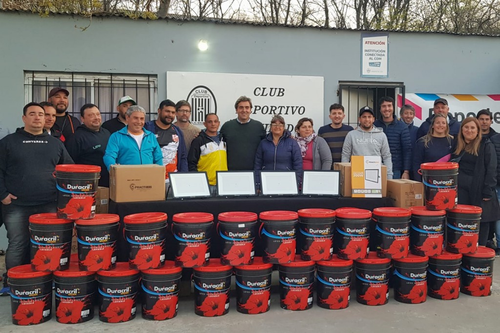 El Intendente entregó reflectores LED y pintura a las Escuelas de Fútbol de ACIFO
