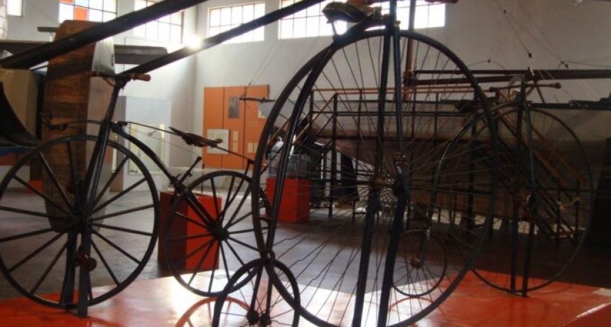 Encuentro de charanguistas y exhibición de bicicletas antiguas en el Museo Udaondo