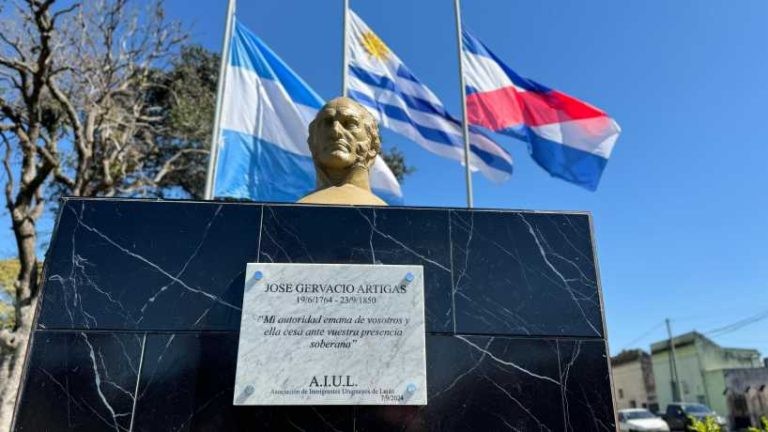 Se inauguró el primer monumento a José Gervasio Artigas en Luján