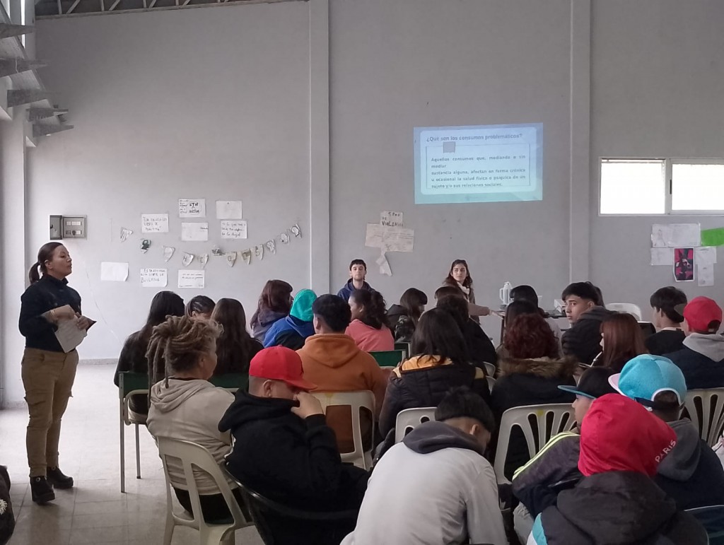 Luján Libre de Drogas: campaña de prevención en escuelas secundarias del distrito