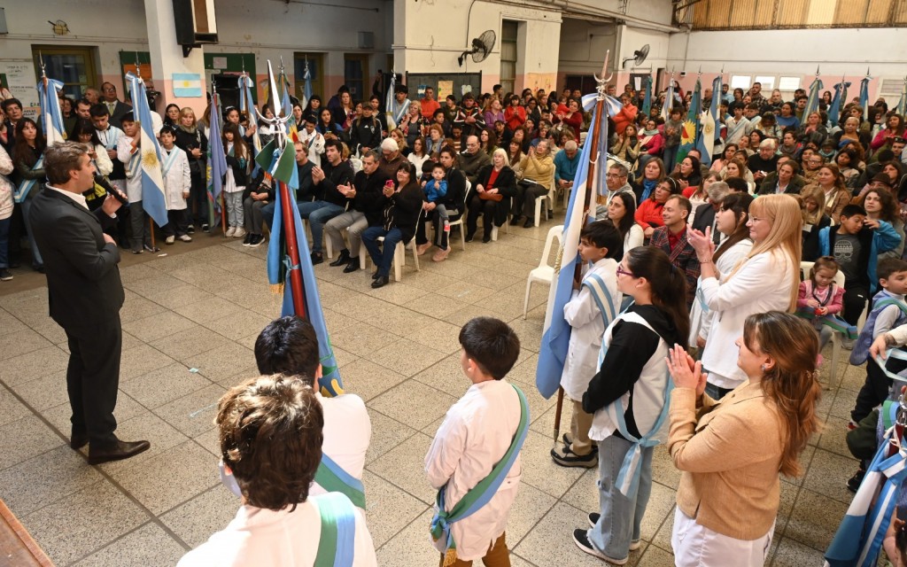 Se realizó el acto conmemorativo por el Día del Maestro