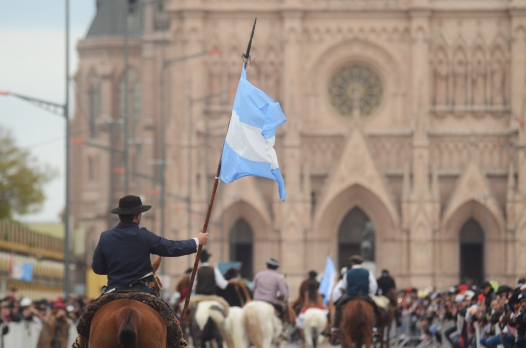 Luján es Tradición: desfile y festival