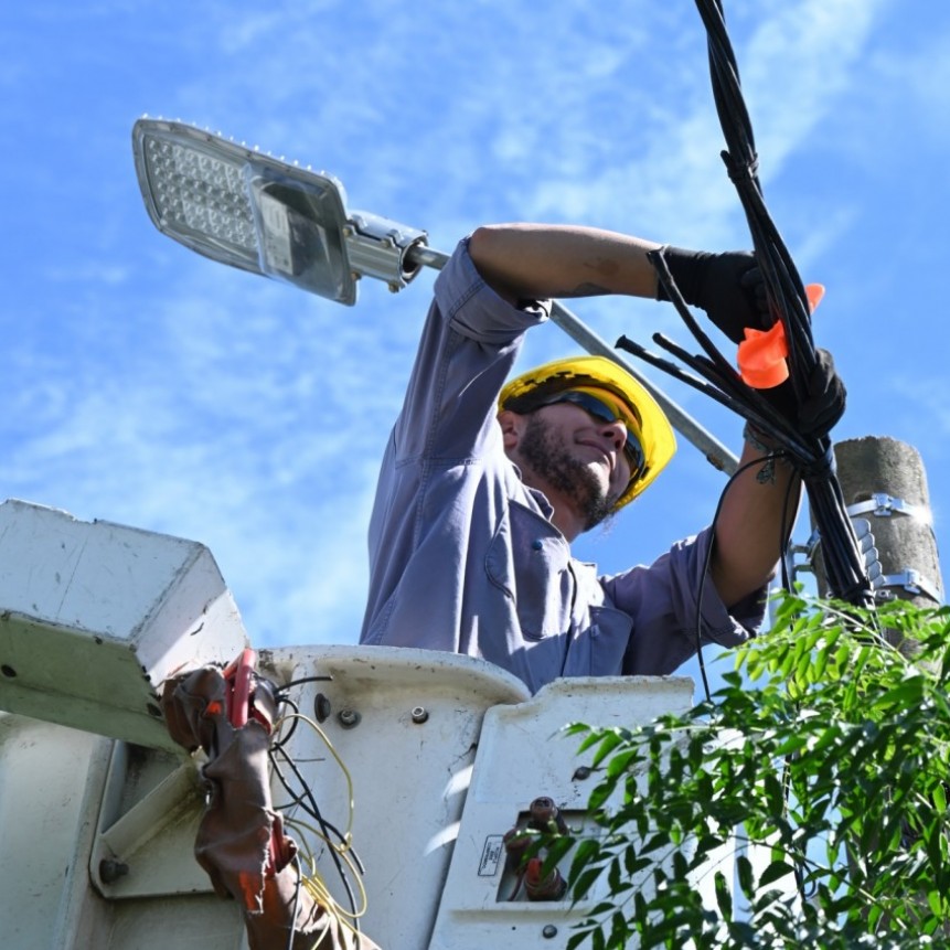 El Municipio avanza con la instalación de luces LED en el macrocentro de Luján