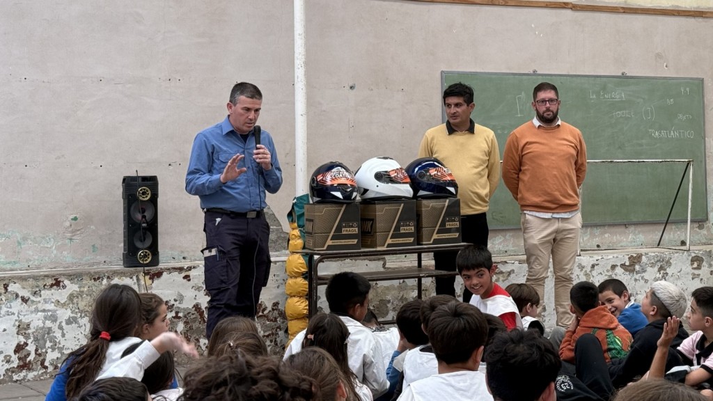 El Municipio impulsa capacitaciones y entrega de cascos para promover la seguridad vial