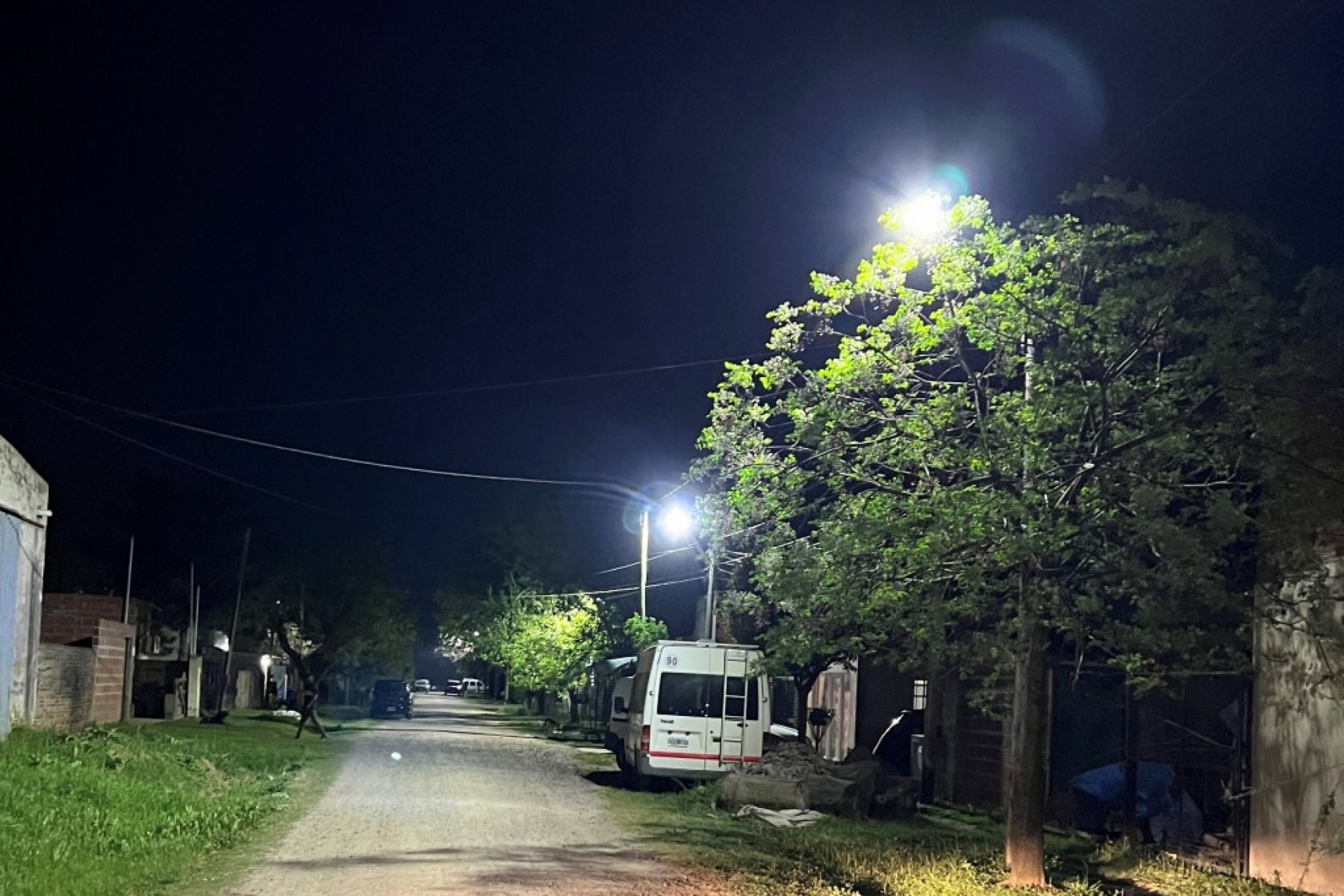 Avanza la instalación de nuevas luminarias LED en el barrio Juan XXIII