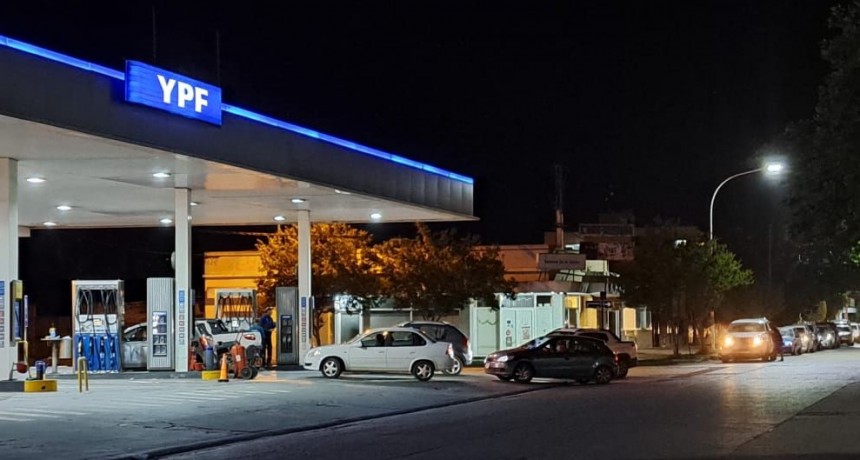 Ante el nuevo aumento de la nafta comenzaron a formarse largas colas en estaciones de servicio 