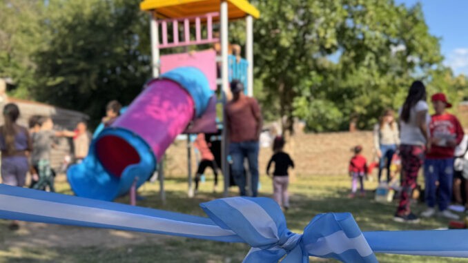 Se inauguró una nueva plaza en el barrio El Ceibo con la presencia de Papá Noel