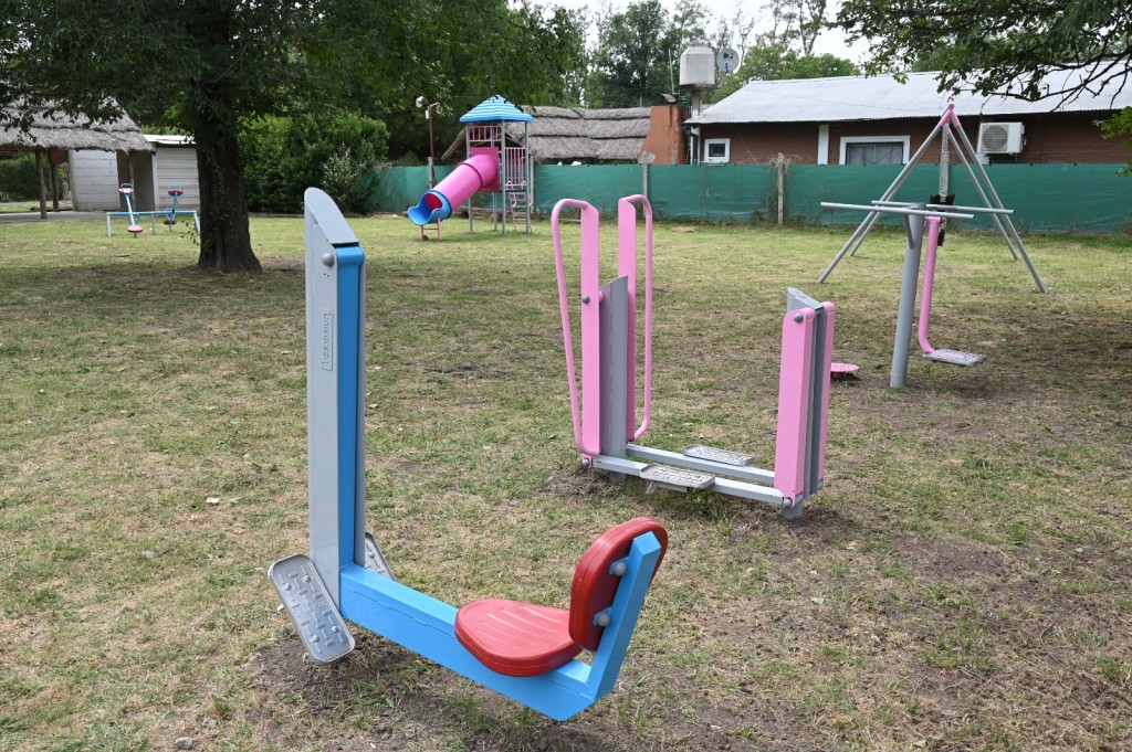 Se realizó el recambio de juegos infantiles en la plaza de Valle Verde